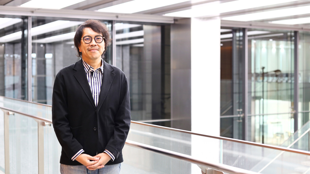 元Vジャンプ副編集長「サイトーブイ」の現在地。 「何でもやってみる」精神が拓くコンテンツの未来のサムネイル